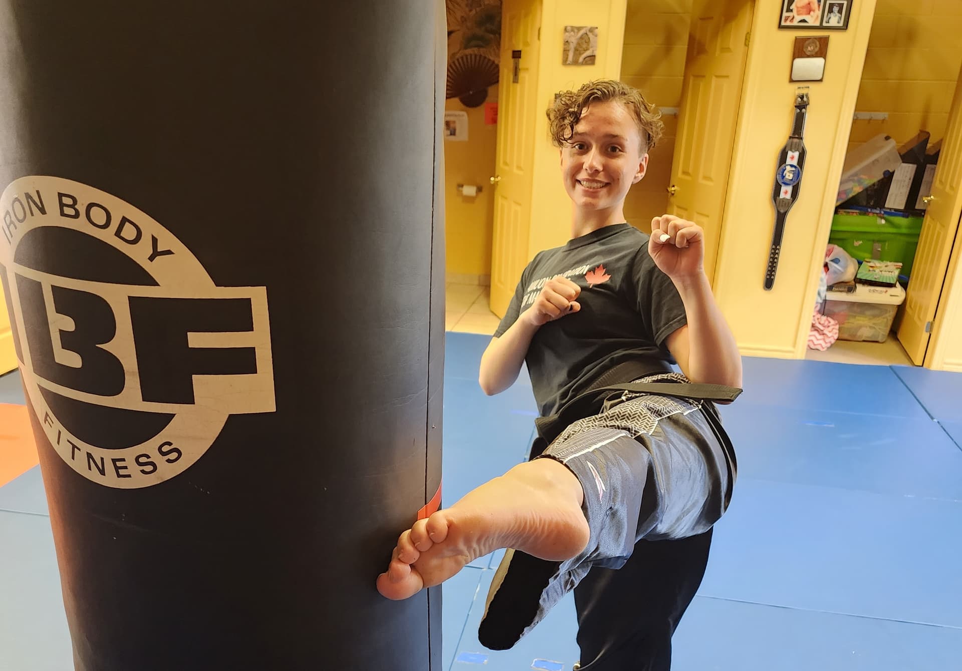 Most Roundhouse Kicks In 1 Minute