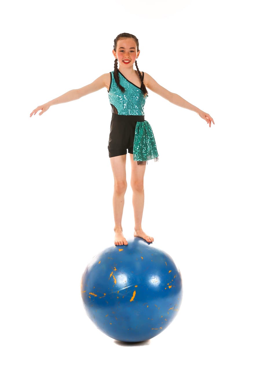 Longest Time Walking on a Giant Ball