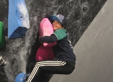 Longest Time Holding two 5 lb Weights Above the Head