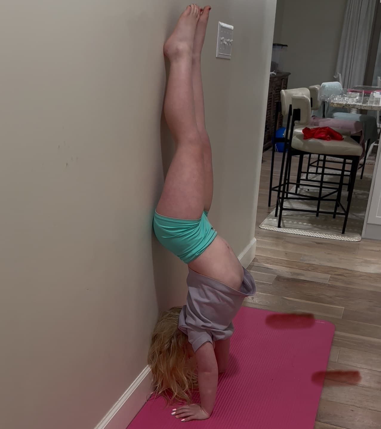 Longest Wall Handstand